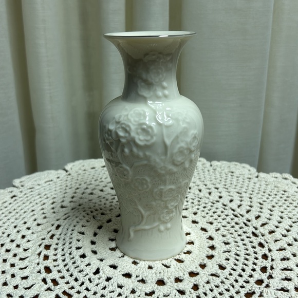 Lennox vases. - Picture 5 of 13